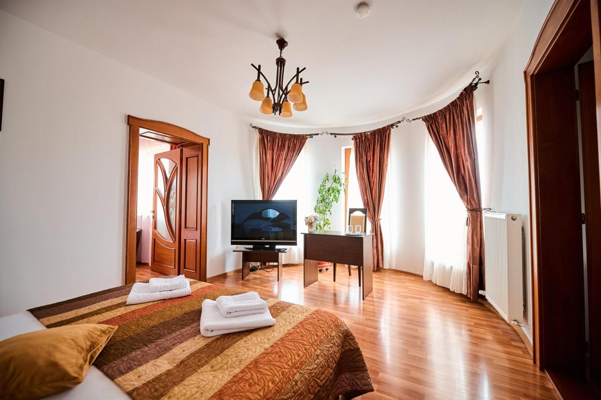 Pensiunea Kenza Targu Mures Ngoại thất bức ảnh